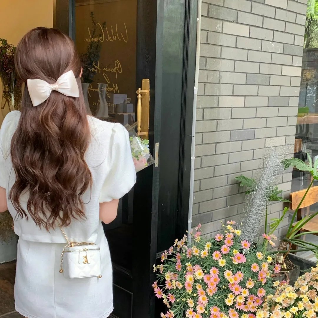 三个摩登女性